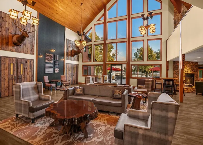 Holiday Inn Express & Suites Hayward By Ihg